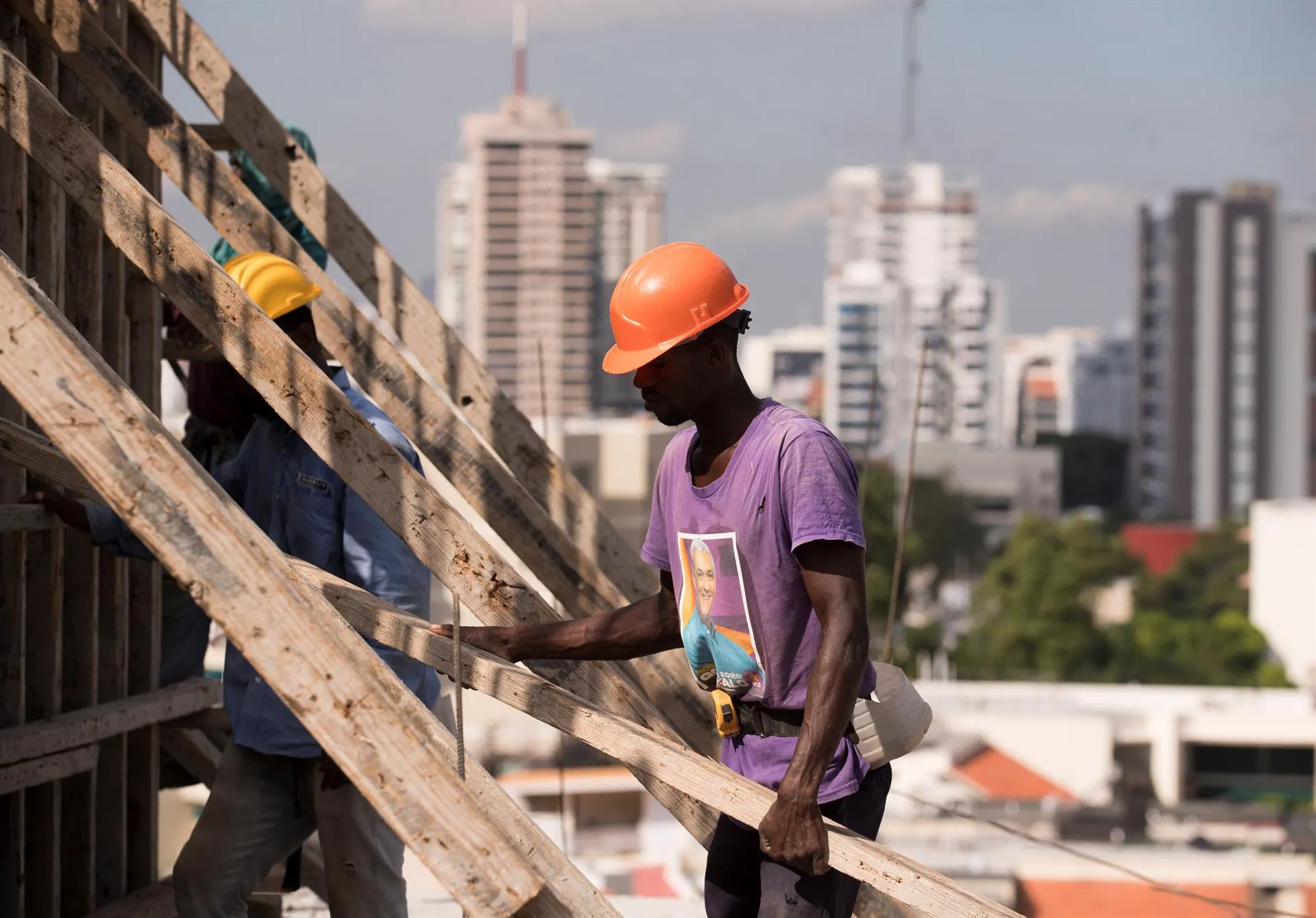 Aumento al salario de los trabajadores de la construcción es un sacrificio necesario según Acoprovi