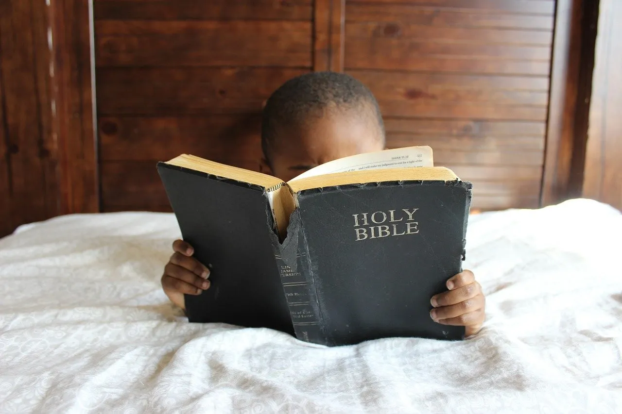 Organización cristiana valora anuncio de entregar biblias en las escuelas