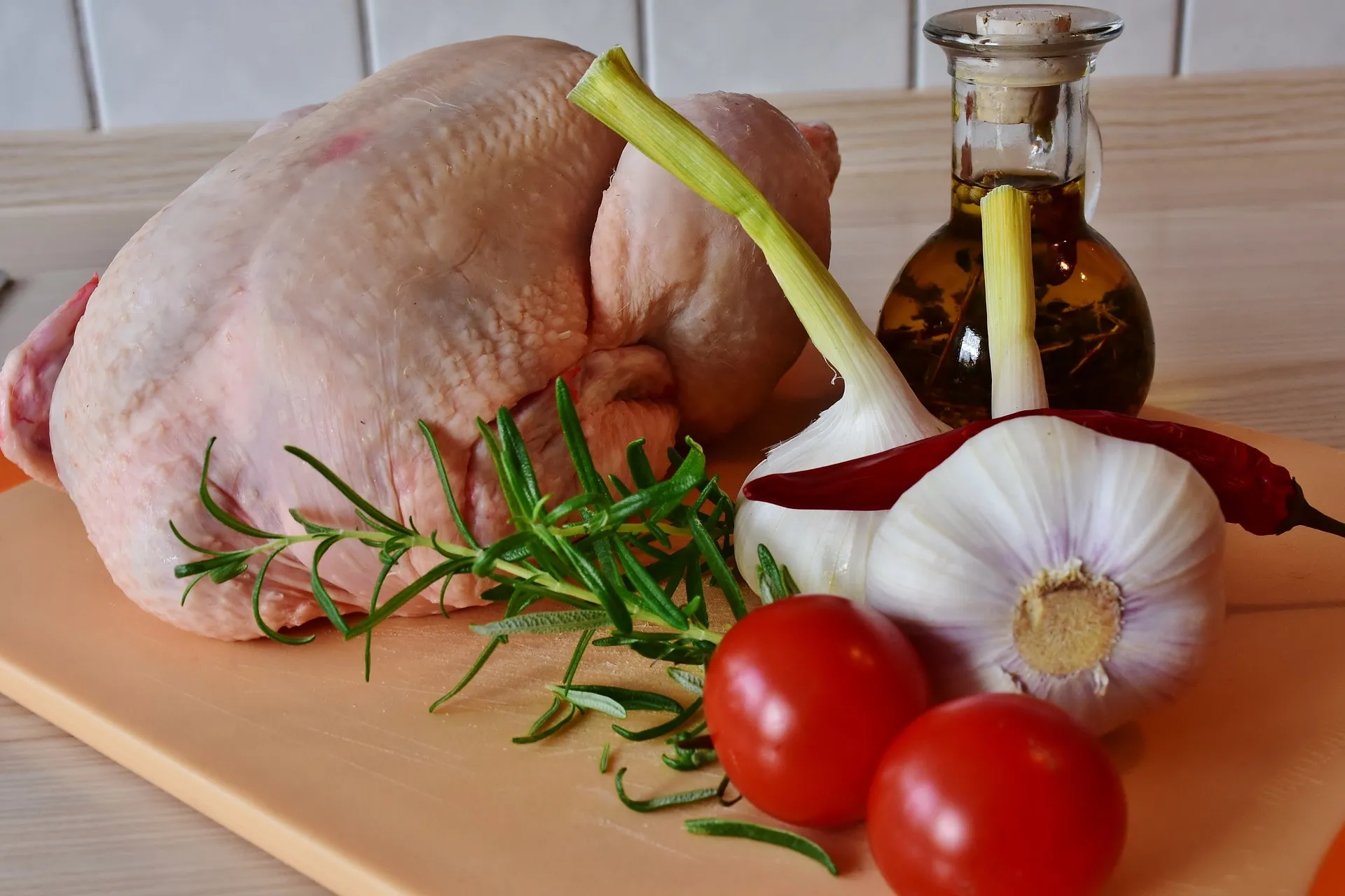 Pollo, ajo, tomate y cebolla, los alimentos que más aumentaron de precio en agosto