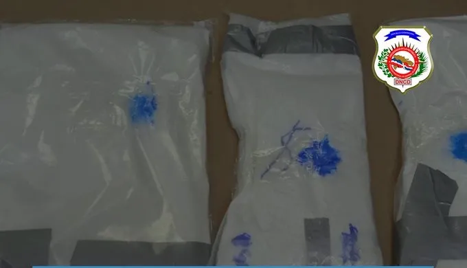 2 presos en Barahona por 97 paquetes de presunta cocaína