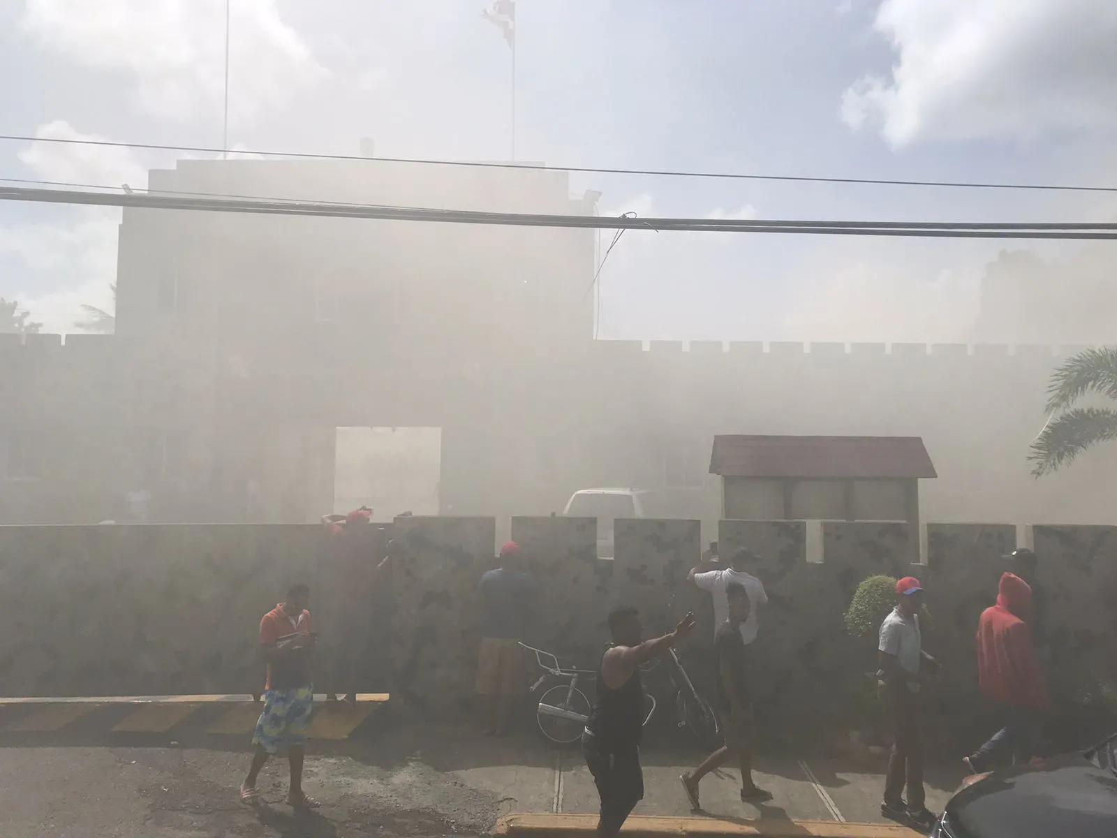 Nueve reclusos heridos durante incendio en Fortaleza de Cotuí en intento de motín