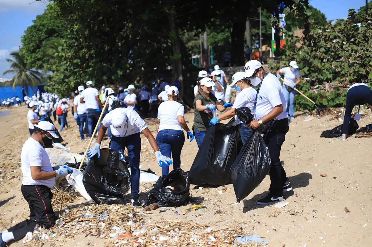 Varias instituciones se unen en jornadas de limpieza de playas