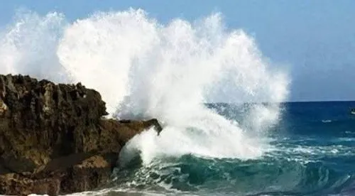 Costa atlántica con fuerte oleaje por huracán Larry