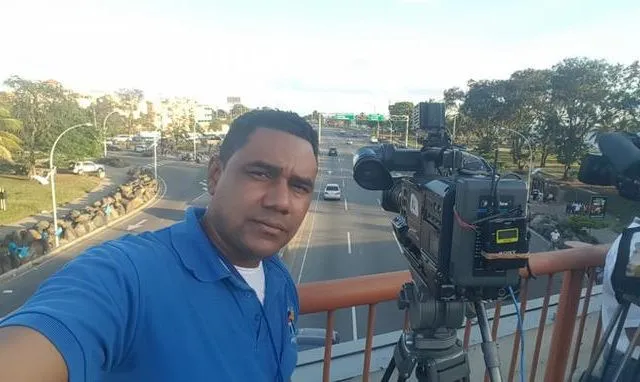 Muere camarógrafo Moisés de la Cruz; familiares habían solicitado ayuda