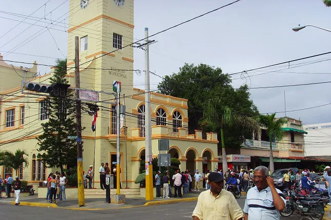 Salarios promedios en RD: San Cristóbal es la excepción y con Elías Piña dan ganas de llorar