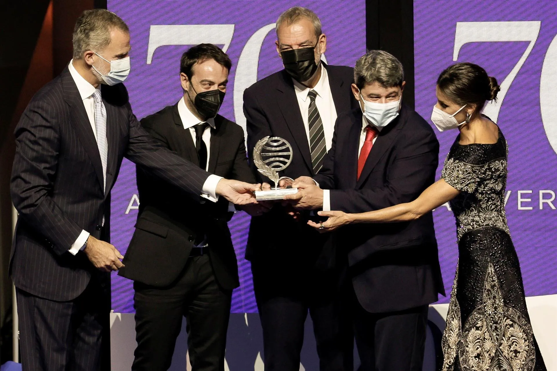 La misteriosa Carmen Mola gana el Premio Planeta del millón de euros
