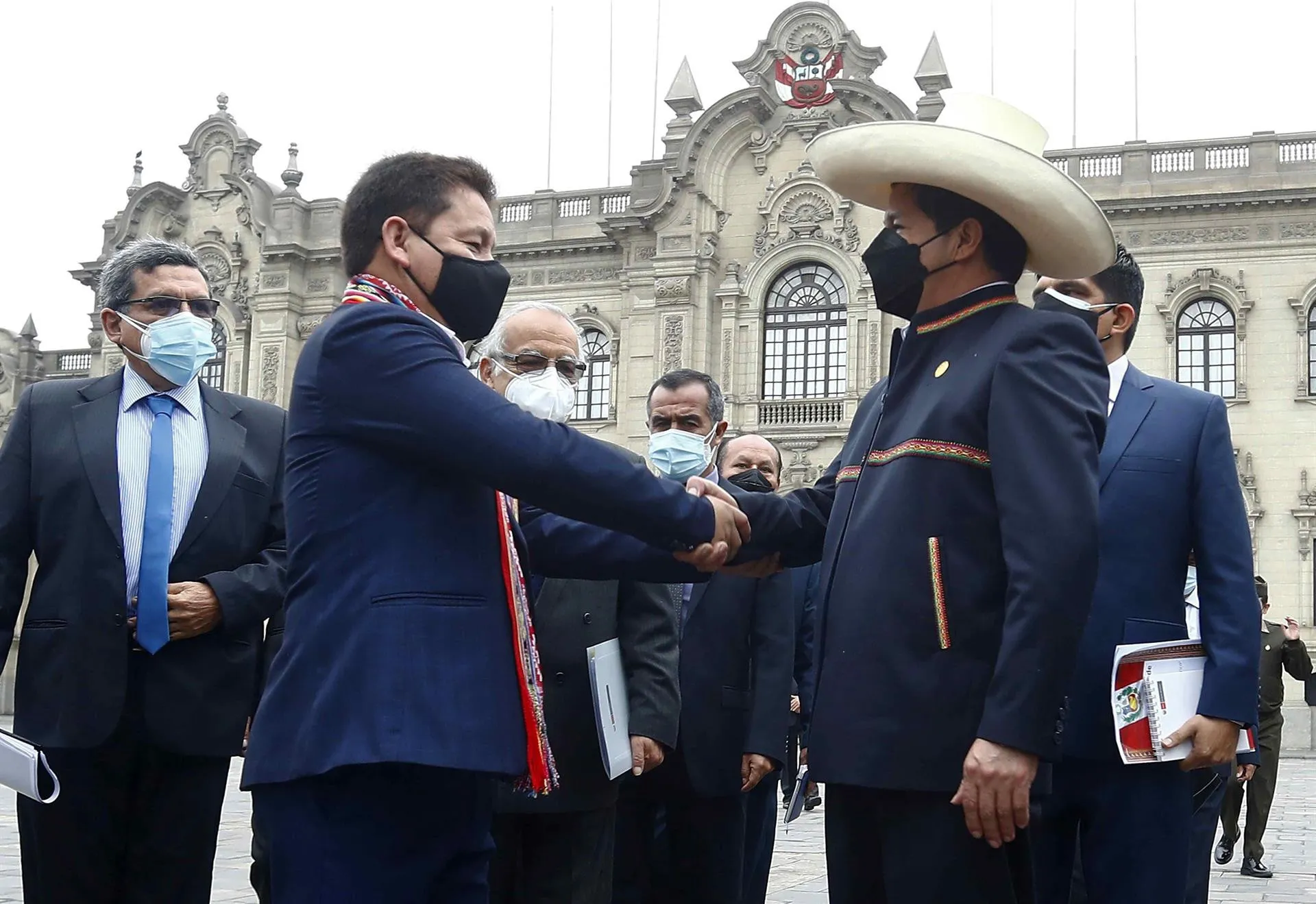 Ministerio peruano ofrece recompensa por detención de sobrinos del presidente