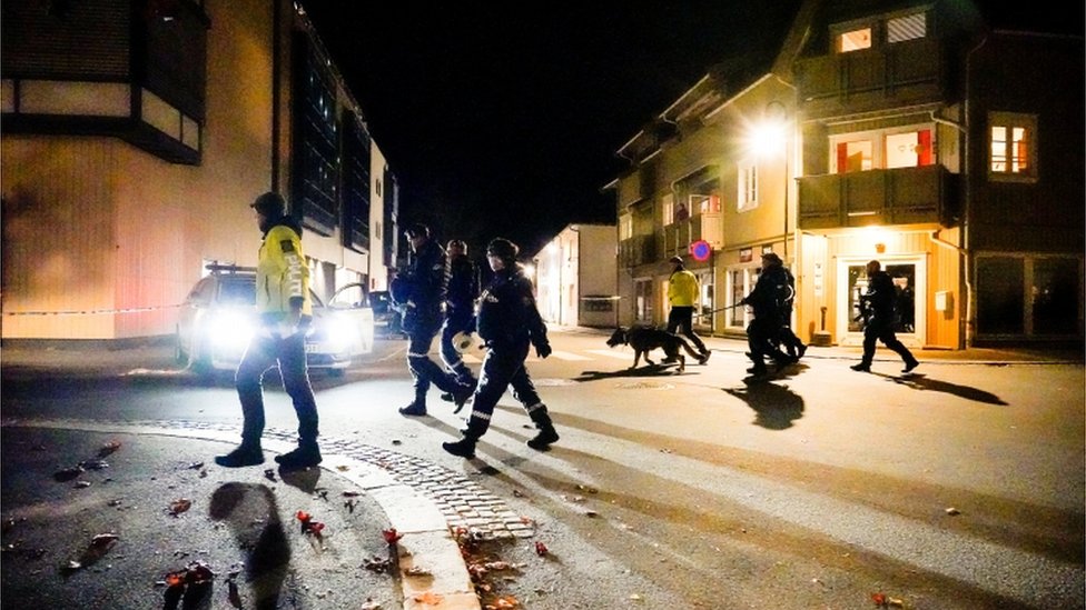 Ataque en Noruega: un hombre con arco y flechas mata a varias personas en Kongsberg