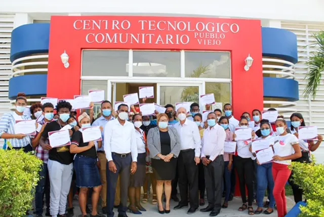 Centros Tecnológicos Comunitarios imparten talleres a jóvenes en Pueblo Viejo de Azua