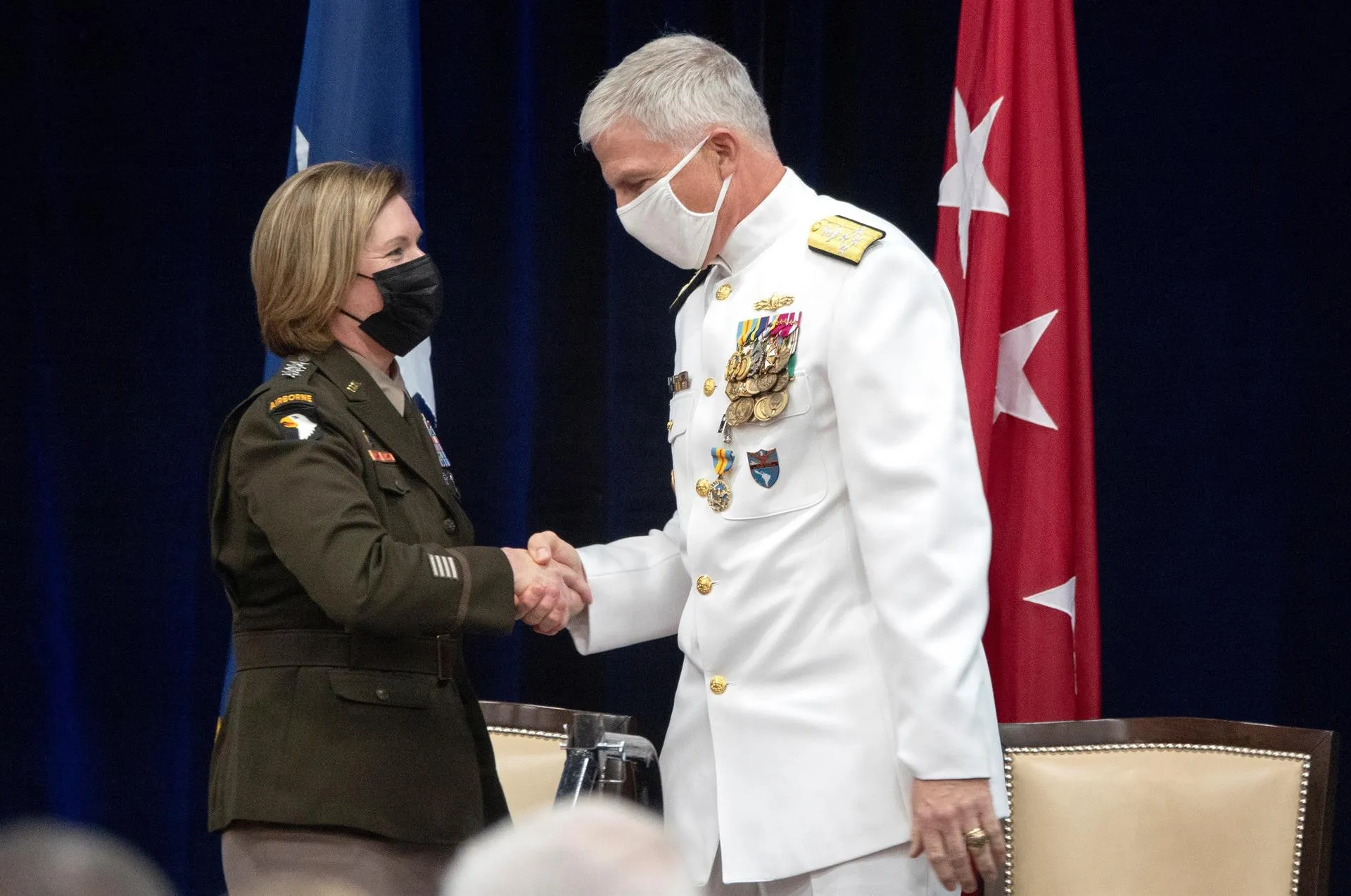 Generala Richardson hace historia como primera mujer jefe del Comando Sur