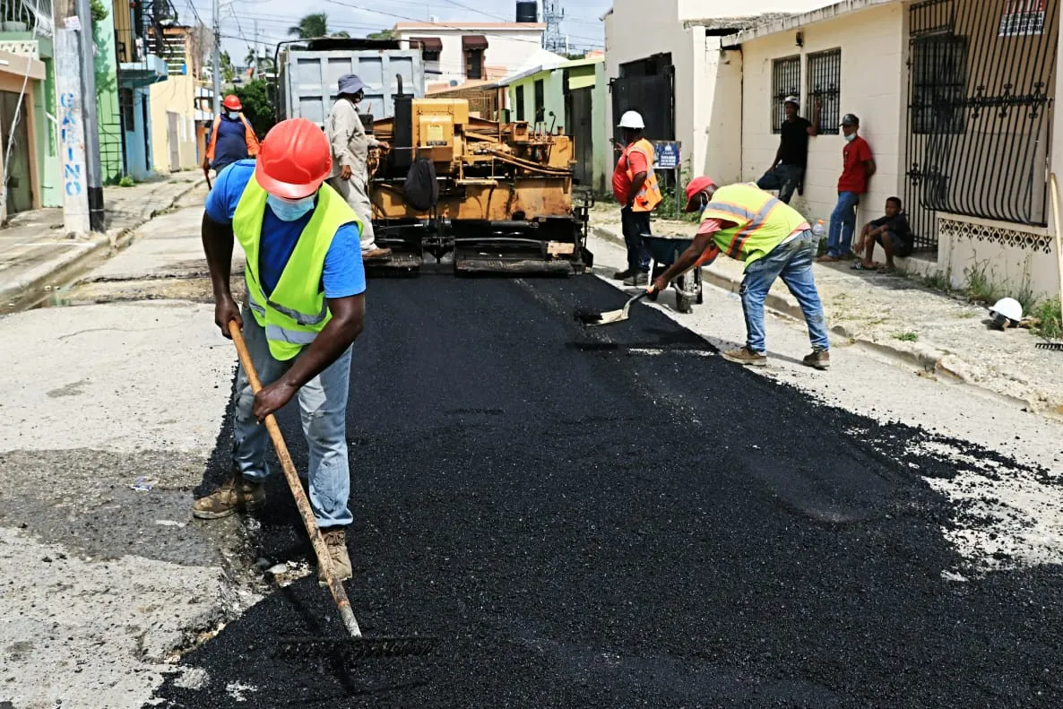 CAASD concluye intervenciones y asfaltado en sectores de Santo Domingo Norte 