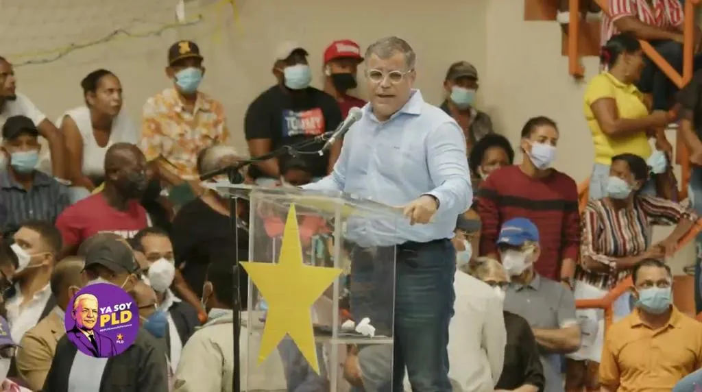 Tommy Galán vuelve al ruedo político, en acto del PLD en San Cristóbal
