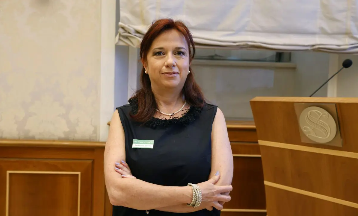 Diez días de suspensión a senadora italiana por no mostrar certificado covid