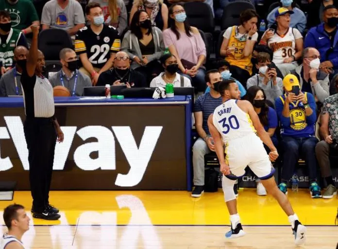 Curry anota 45 puntos en triunfo Warriors ante los Clippers