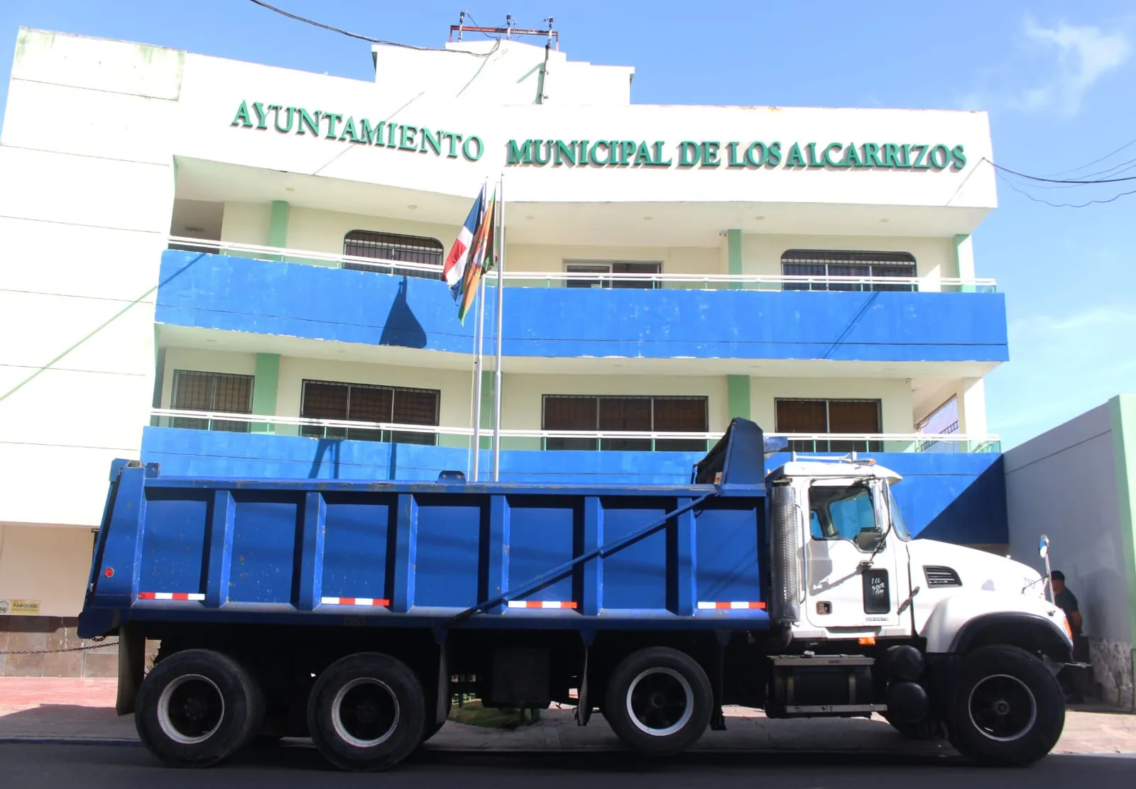 Alcaldía de Los Alcarrizos refuerza aseo urbano