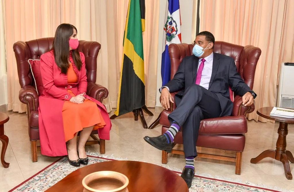 Embajadora dominicana en Jamaica en audiencia con el primer ministro