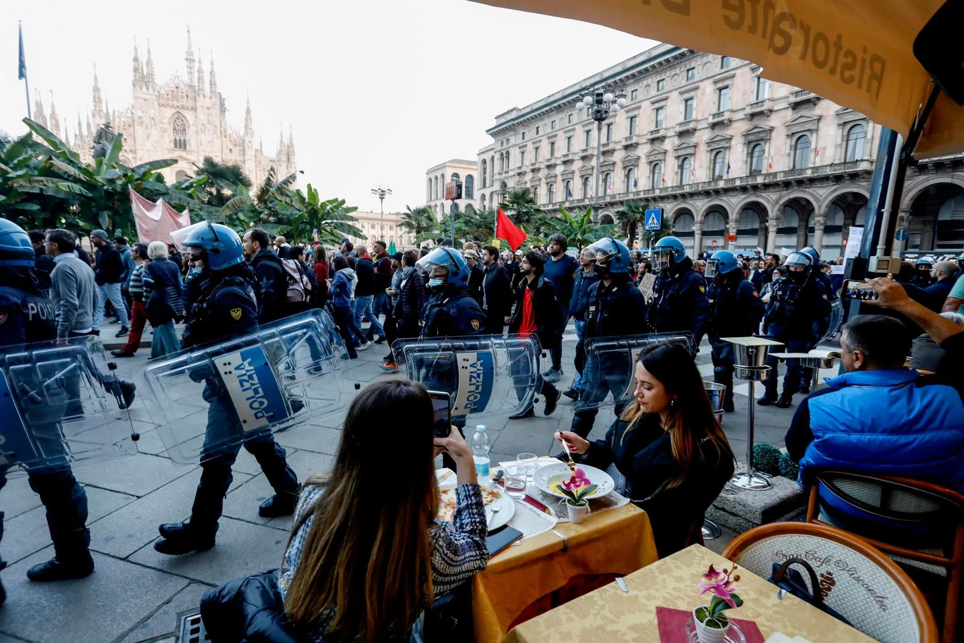 Vetadas protestas antivacunas en el centro de Roma, Milán y Nápoles