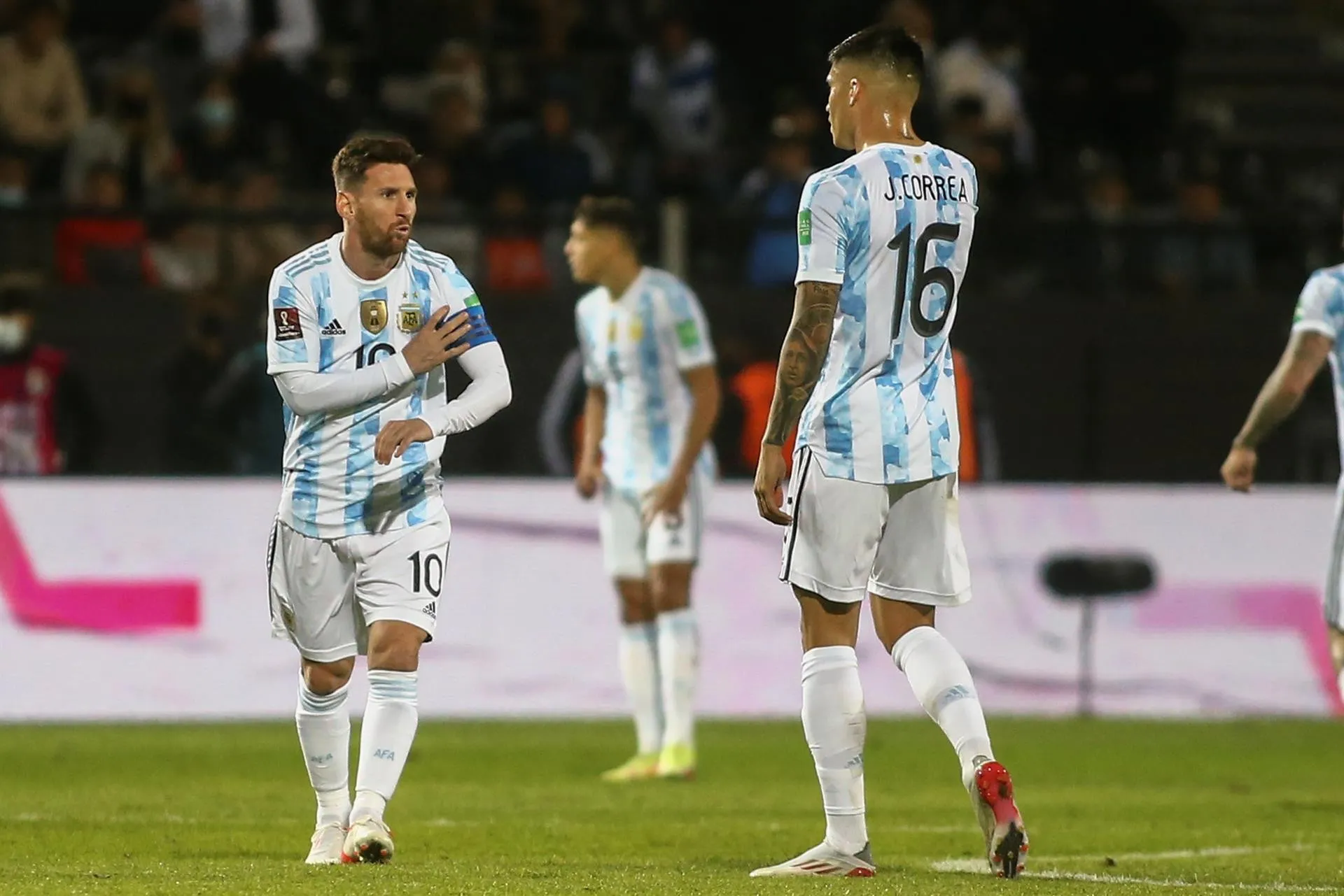 Argentina gana en Montevideo y se alista para Catar