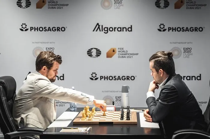 Final del Mundial registra nuevo empate entre Carlsen y Nepomniachtchi