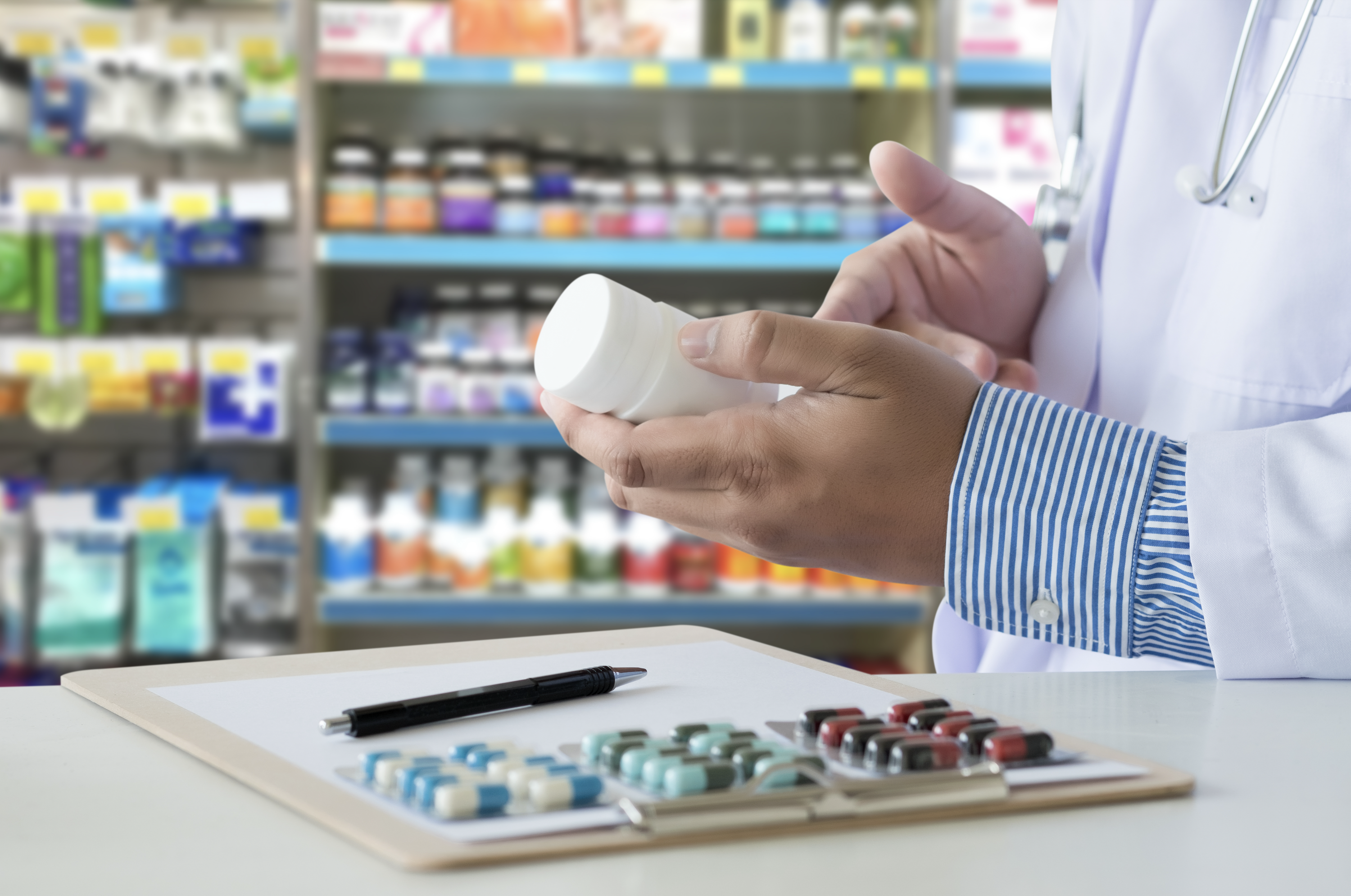 Farmacias acusan a ARS de incumplir disposiciones de SISALRIL