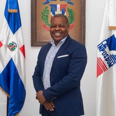 Abinader suspende a Peguero como director de Inposdom