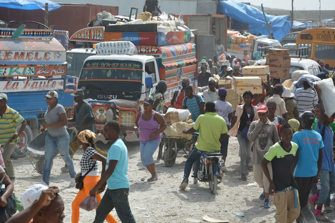 El salario mínimo sube en Haití un 37 % en medio de una crisis generalizada