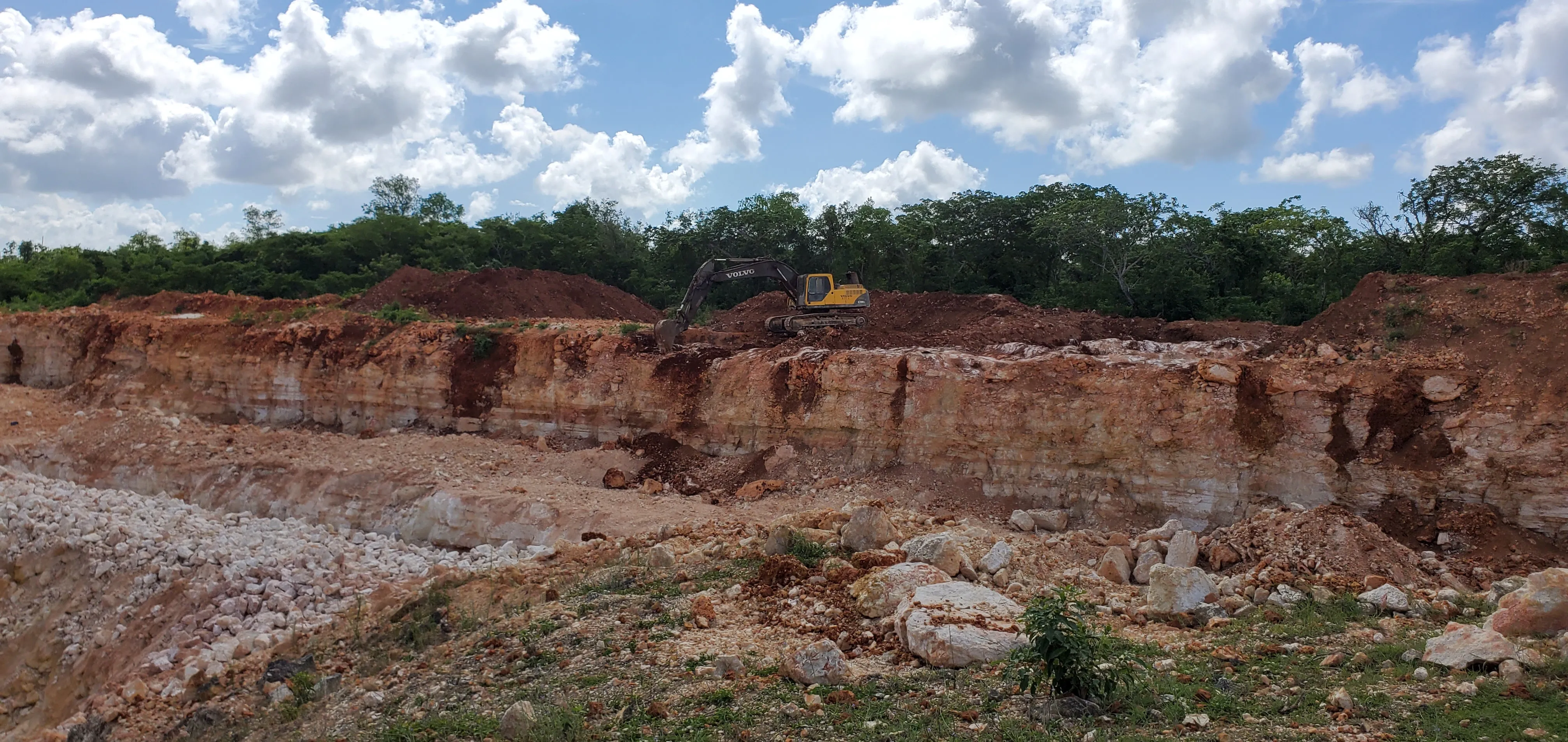 Procuraduría de Medio Ambiente paraliza trabajos en minas por carecer de permisos