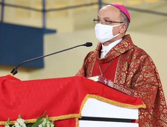 Obispo Cruz Baldera resalta cualidades nuevo rector UCNE