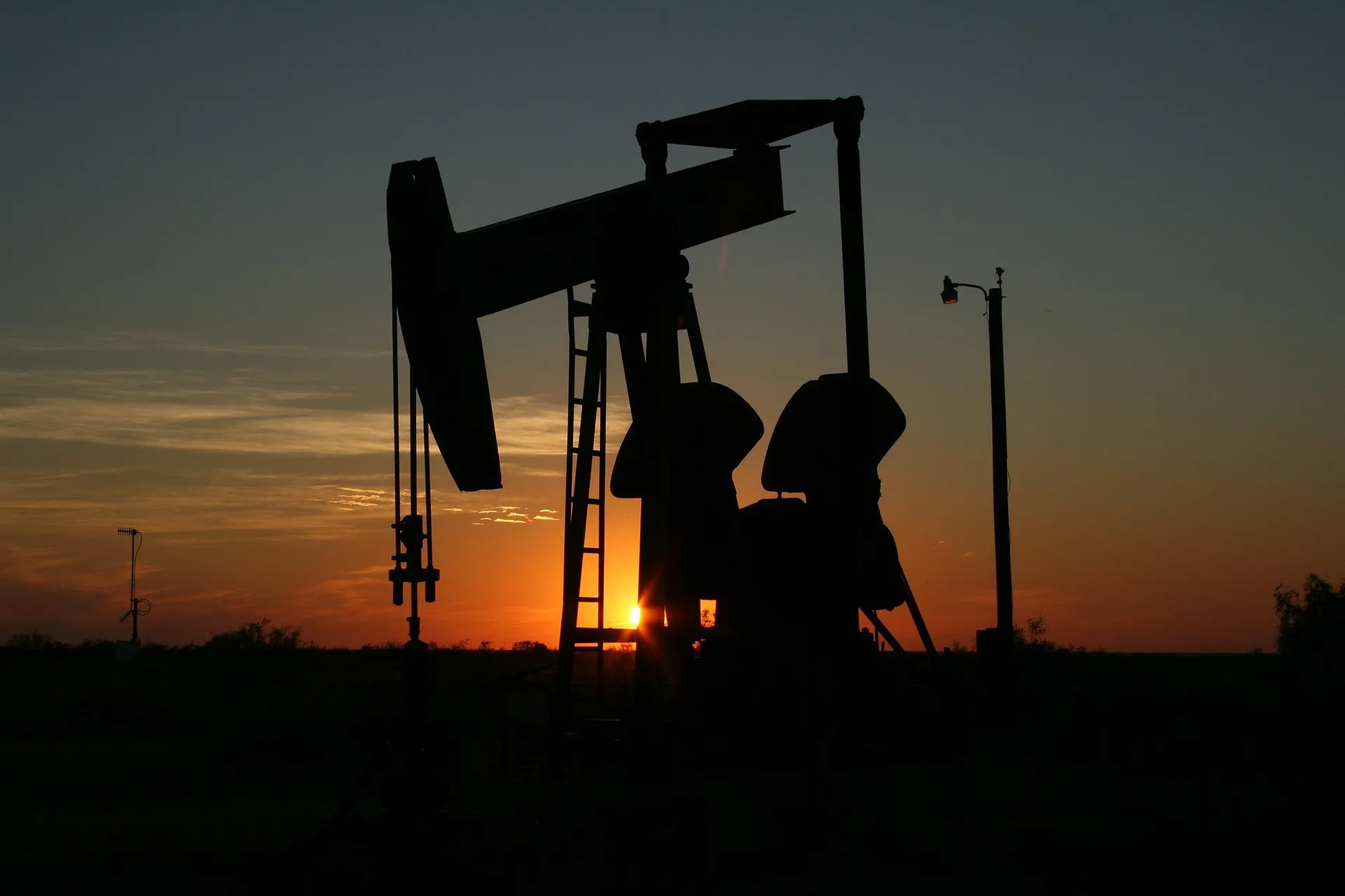 Petróleo de Texas abre con una bajada del 0,79 %, hasta 81,87 dólares