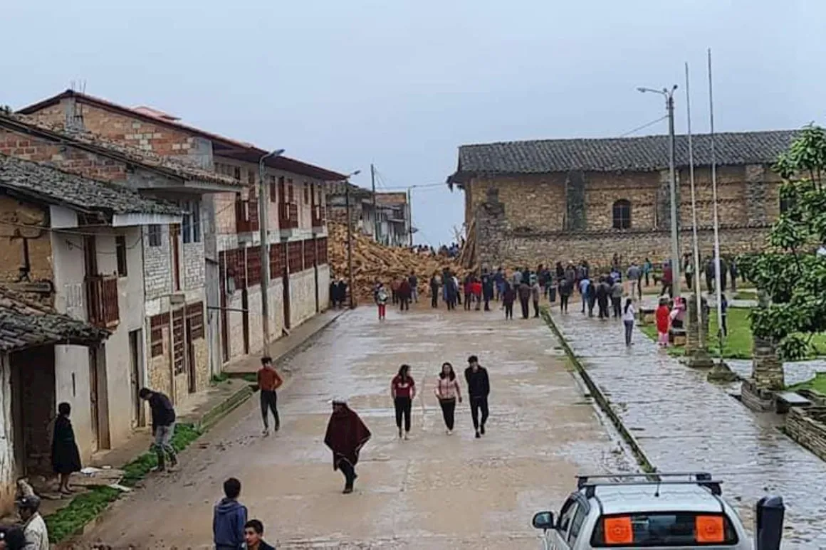 Cuatro heridos y 867 los damnificados por terremoto en Perú