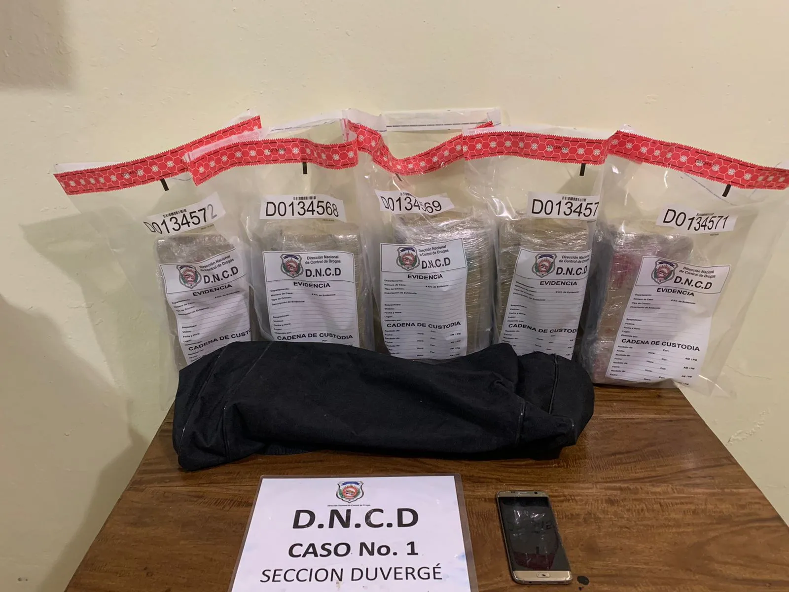 Agentes DNCD confiscan marihuana