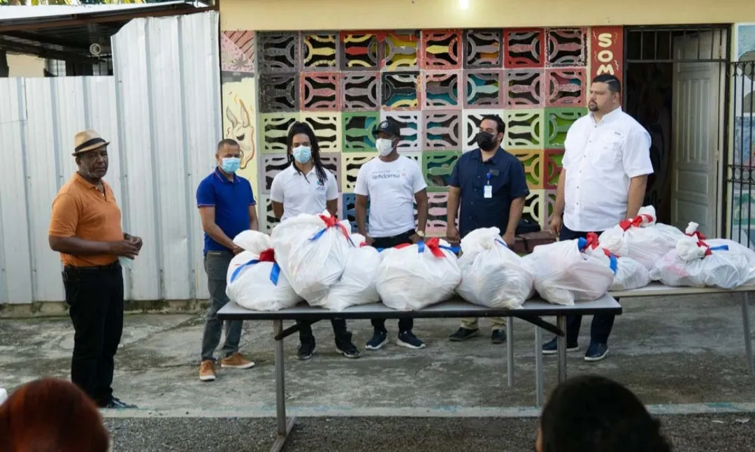 Fundación Refidomsa lleva cena a familias de Haina y Nizao