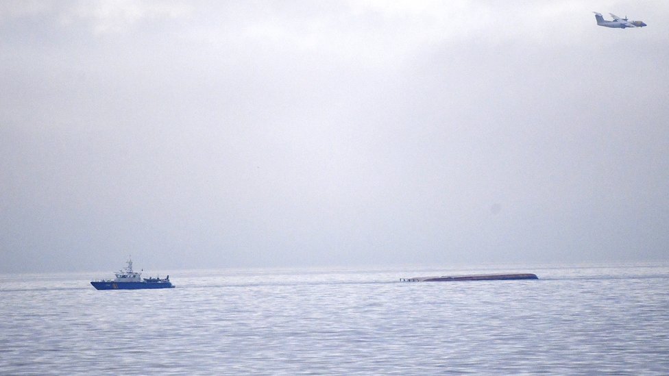 2 desaparecidos tras el choque de dos buques de carga en Suecia