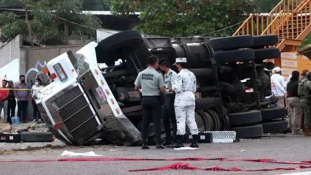 Confirman 3 dominicanos fallecidos en accidente de tráiler en México 