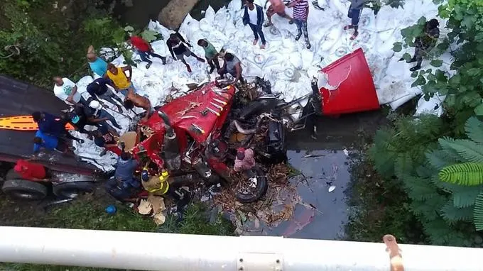Un muerto y varios heridos en accidente múltiple en carretera San Cristóbal