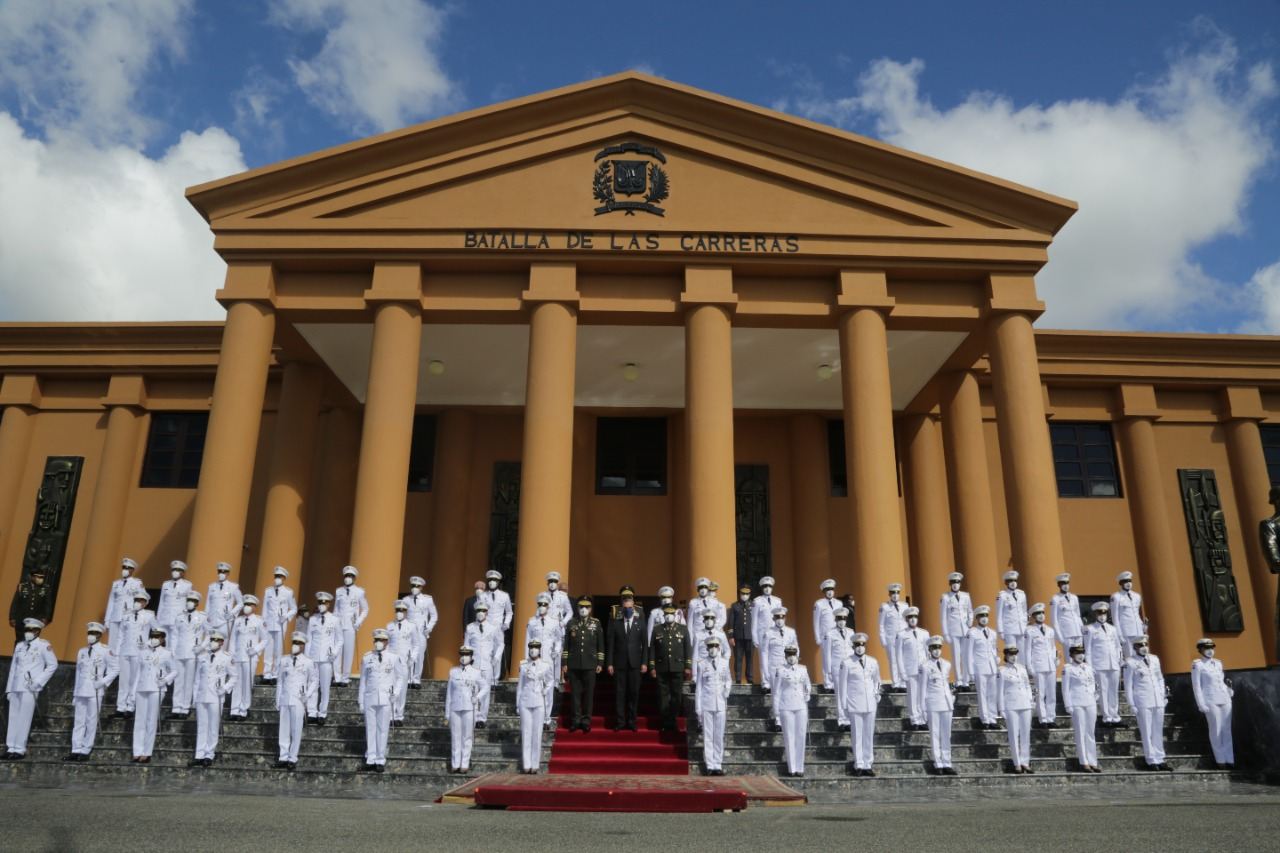 Ministerio de Defensa gradúa a 46 nuevos oficiales