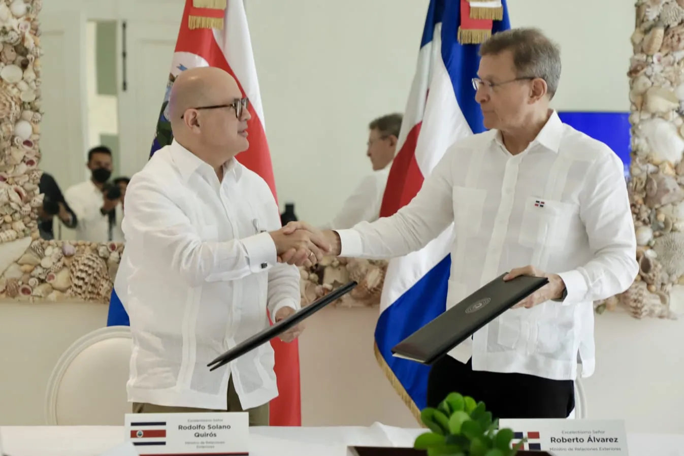 RD y Costa Rica firman acuerdo sobre actividades remuneradas en sede diplomática