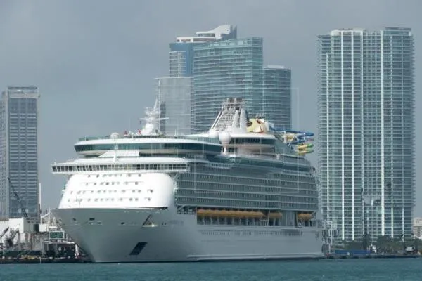 Detectan 55 casos de covid-19 en otro crucero que zarpó de Florida