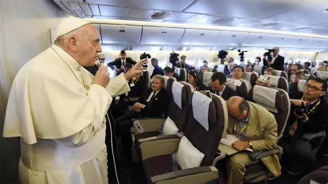 Papa Francisco pide 'no condenar' hijos por orientación sexual