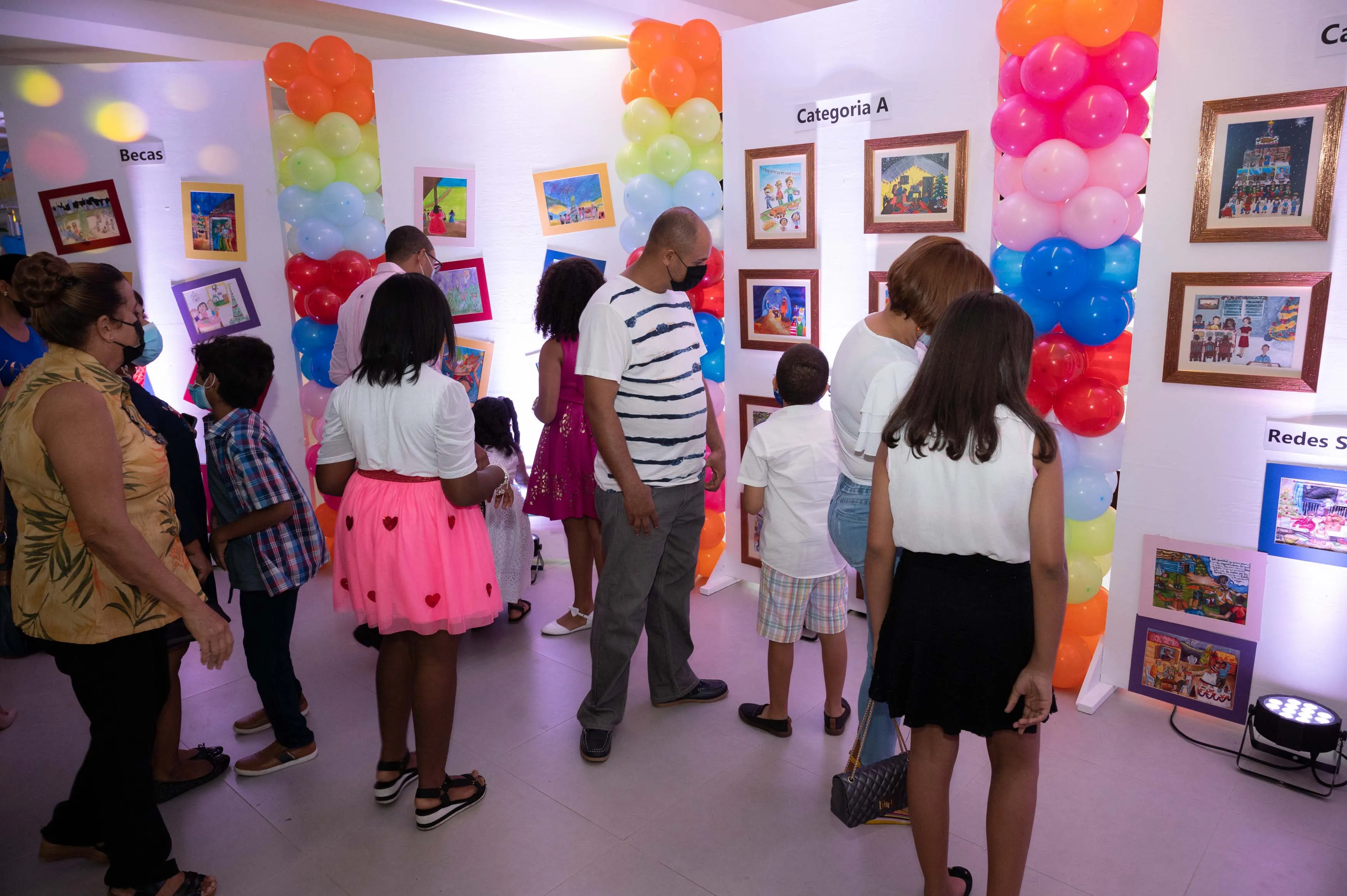 Voluntariado Banreservas premia a los ganadores del Concurso de Pintura Infantil Navideño Nidia Serra