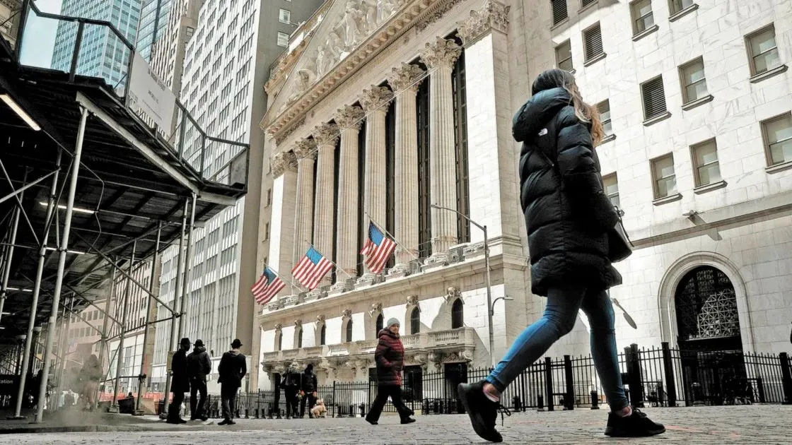 Wall Street abre en verde y el Dow Jones sube un 0,62 %, pendiente de la Fed