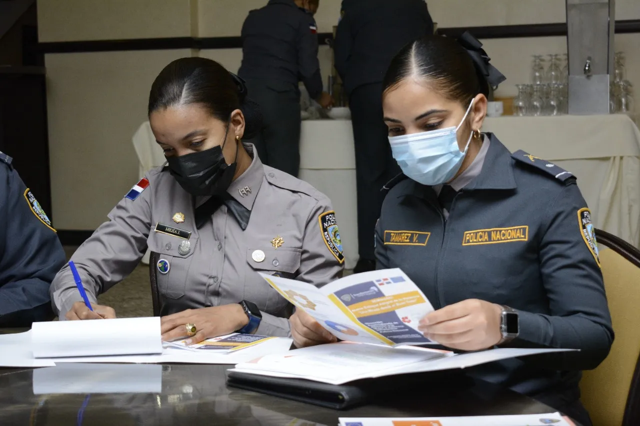 Policías participan en seminario sobre prevención de violencia