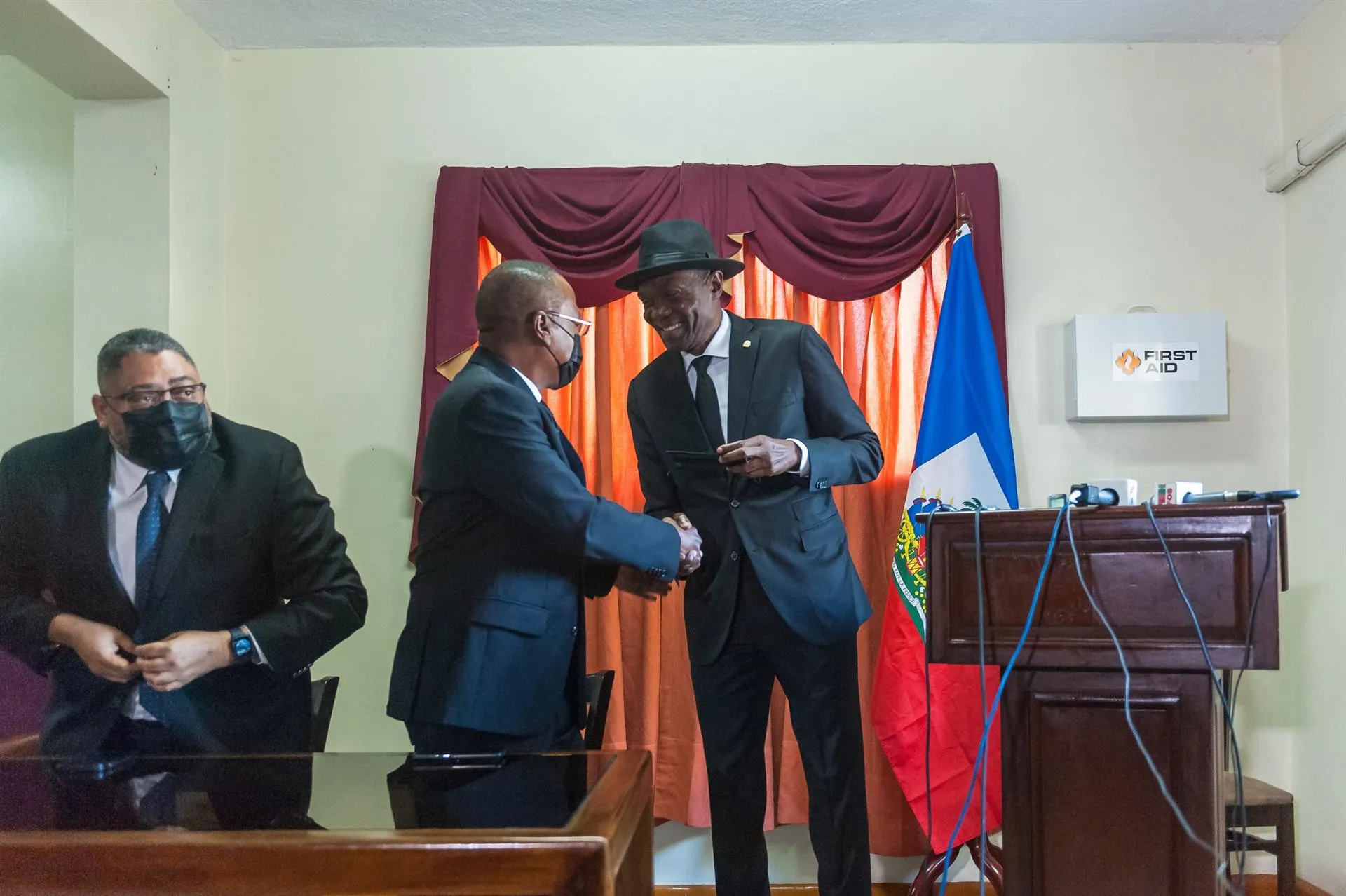 Senado de Haití pide a Henry entregar el poder este lunes