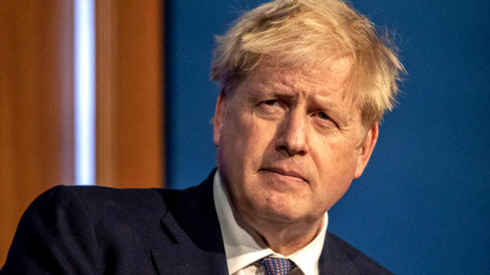La concurrida fiesta durante la cuarentena que pone de nuevo en aprietos Boris Johnson, primer ministro de Reino Unido