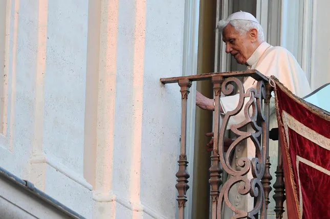 Benedicto XVI se retracta y confirma estuvo en reunión sobre cura acusado de abuso sexual