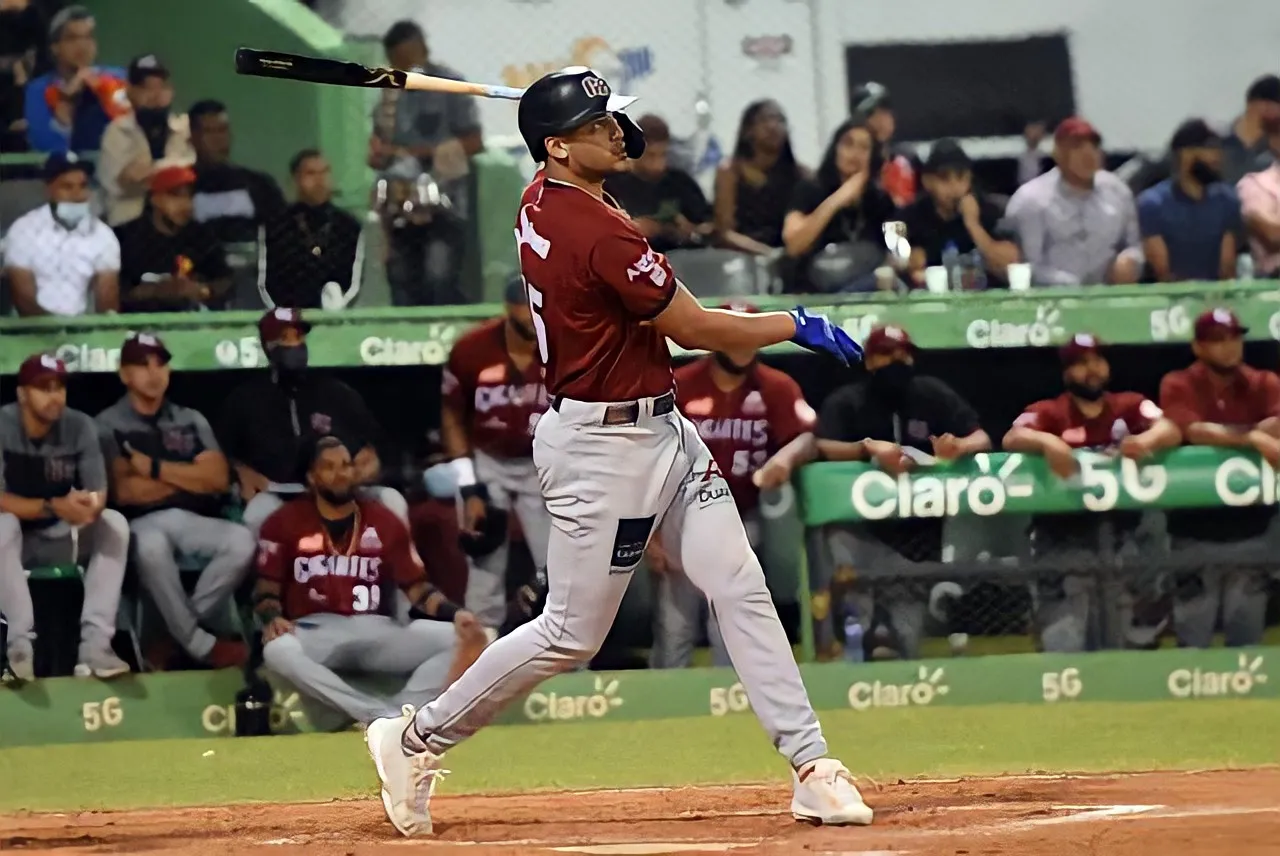Siri cumple con su rol de primer bate en final de béisbol dominicano