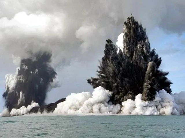 Tsunami golpea la costa oeste de EE.UU. y Canadá tras la erupción de volcán en Tonga 