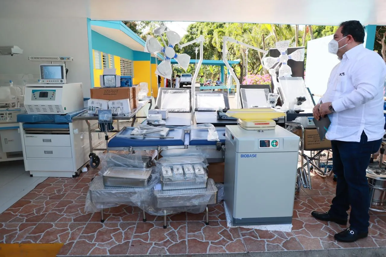 SNS entrega equipos a cinco hospitales del Cibao