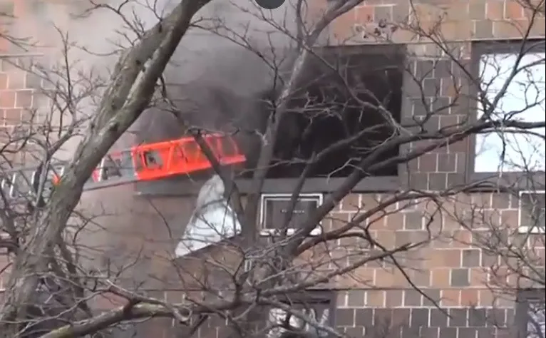 Al menos 19 muertos en un incendio en Nueva York
