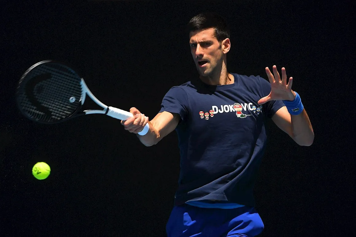 Los periodistas recriminan a Novak Djokovic que no avisara de su positivo